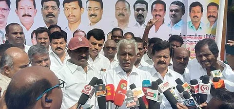 கிருஷ்ணகிரியில் செய்தியாளர்களுக்கு பேட்டியளித்த கே.பி. முனுசாமி
