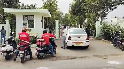 கோவையில் 6 இடங்களில் 2 ஆவது நாளாக வருமான வரித் துறையினா் சோதனை