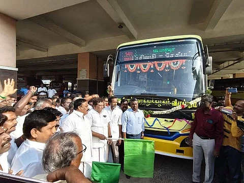 மாதவரத்திலிருந்து தென் மாவட்டங்களுக்கு பேருந்துகள்: அமைச்சர் சிவசங்கர் தொடக்கிவைத்தார்!