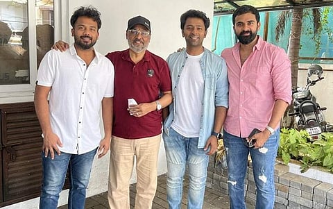 மகன்தந்தைக்கு ஆற்றும் உதவி......: வைரலாகும் பாண்டியராஜன் மகனின் பதிவு!