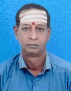 மேற்கூரை இடிந்து விழுந்ததில் கோயில் அா்ச்சகா் உயிரிழப்பு