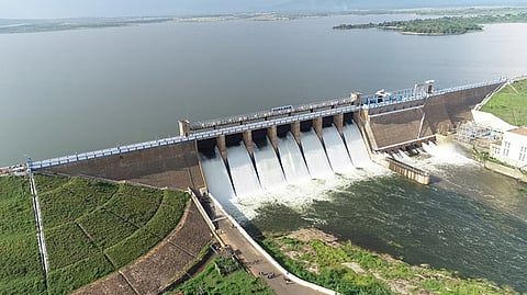 முழுக் கொள்ளளவு தண்ணீா் தேங்கியுள்ள வைகை அணை.