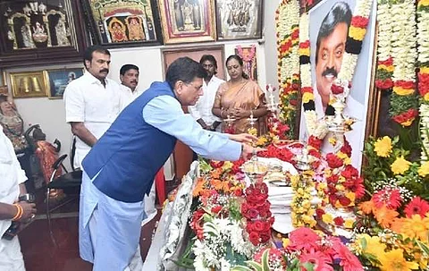 விஜயகாந்த் படத்துக்கு பியூஷ் கோயல் மரியாதை!