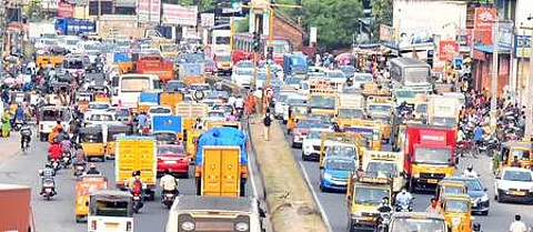 ஓ.எம்.ஆரில் கடும் போக்குவரத்து நெரிசல்