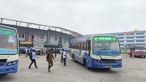 வார இறுதியில் வெளியூர் செல்வோர் கவனிக்க.! முகூா்த்தம், தொடா் விடுமுறை: 2,910 சிறப்பு பேருந்துகள்!