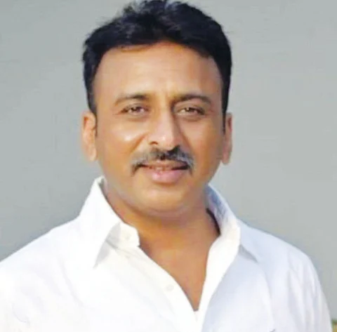 காங்கிரஸ் வேட்பாளா் ரூபிந்தா் சிங் குனாா்