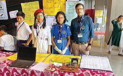 சாதனை மாணவிகள்..!