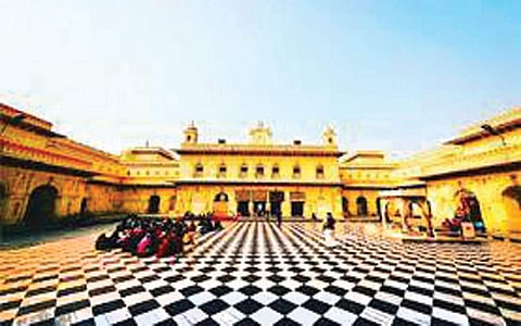 சீதையின் தங்க மாளிகை