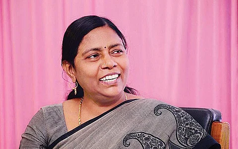 பெண்களுக்கு கல்வியும் வேலையும் தான் முக்கியம்