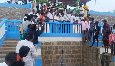 வீடூர் அணையிலிருந்து பாசனத்துக்காக தண்ணீர்: அமைச்சர் செஞ்சி கே.எஸ். மஸ்தான் திறந்து வைத்தார்.