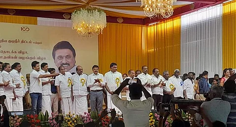 திருப்பூர் சிக்கண்ணா கல்லூரியில் நடைபெற்ற நிகழ்ச்சியில் ரூ.1,362 கோடி மதிப்பிலான வளர்ச்சித் திட்டப்பணிகளை ஞாயிற்றுக்கிழமை தொடங்கிவைக்கிறார் அமைச்சர் உதயநிதி ஸ்டாலின்.