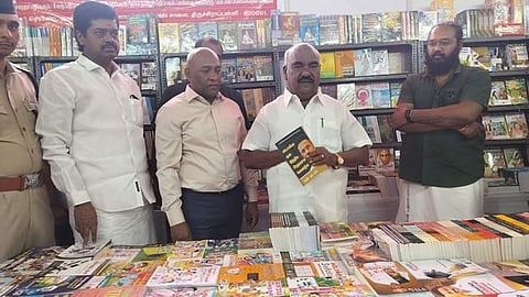 விழுப்புரம் புத்தகத் திருவிழாவை தொடங்கி வைத்து அரங்குகளைப் பார்வையிட்ட அமைச்சர் செஞ்சி கே.எஸ். மஸ்தான் .