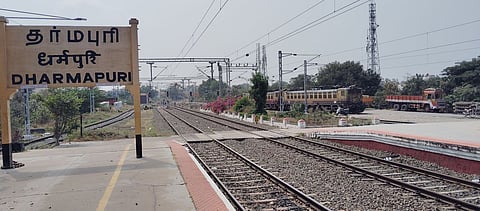 தருமபுரி வழியாக செல்லும் ரயில்பாதை.