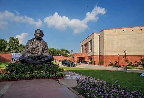 பிப்.8- நாடாளுமன்றத்தில் திமுக எம்.பி.க்கள் ஆர்ப்பாட்டம்!