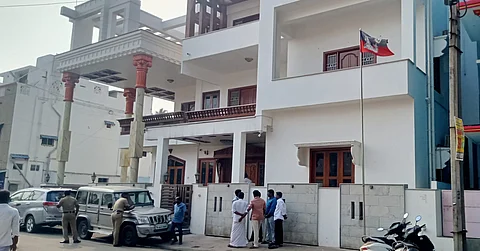 பண்ருட்டி அதிமுக முன்னாள் எம்எல்ஏ வீட்டில் லஞ்ச ஒழிப்பு போலீசார் சோதனை!