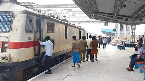 அரக்கோணம் ரயில் நிலையத்தை நான்காவது முனையமாக்க வேண்டும்: மக்களவையில் ஜெகத்ரட்சகன் வலியுறுத்தல்