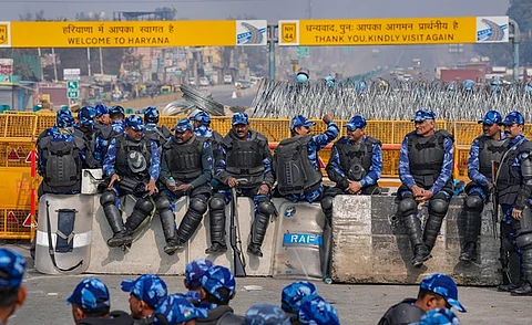 தீர்வை நோக்கிப் பேச விவசாயிகள் முன்வர வேண்டும்: அர்ஜுன் முண்டா