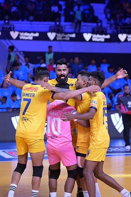 வெற்றி மகிழ்ச்சியில் சென்னை வீரா்கள்