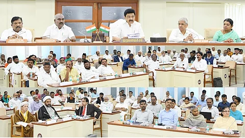 சென்னை தலைமைச் செயலகத்தில் சனிக்கிழமை நடைபெற்ற சிறுபான்மையினர் நலன் தொடர்பான ஆலோசனைக் கூட்டத்தில் முதல்வர் மு.க.ஸ்டாலின் பங்கேற்று பேசினார். 