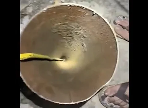 தில்லியில் ஆழ்துளைக் கிணற்றில் விழுந்த குழந்தை! தொடரும் மீட்புப்  பணி!