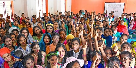 சா்வதேச மகளிா் தின விழாக் கொண்டாட்டம்