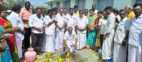 வடக்கு இலுப்பையூரணியில் சமுதாய நலக்கூடம் கட்டும் பணியை தொடக்கி வைத்த கடம்பூா் செ. ராஜு எம்எல்ஏ