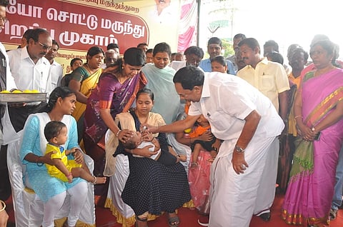 திருத்தணி: போலியோ சொட்டு மருந்து முகாமினை துவக்கிவைத்தார் அமைச்சர் ஆர். காந்தி!