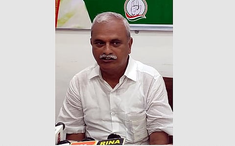 புதுச்சேரியில் பிரசாரத்தின் போது மயங்கி விழுந்த காங். வேட்பாளர் வைத்திலிங்கம் 