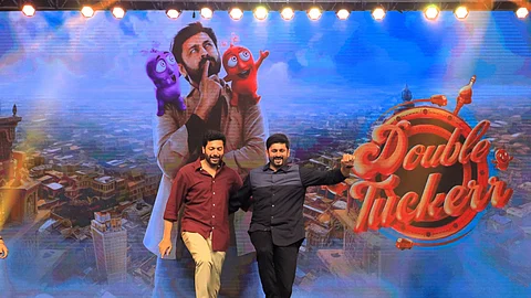 சென்னையை அடுத்துள்ள தனியார் கல்லூரியில் மாணவ மாணவிகளின் முன்னிலையில் நடிகர் ஜெயம்ரவி மற்றும் இயக்குநர் ரவிக்குமார் ஆகியோர் விருந்தினராக கலந்து கொள்ள, டபுள் டக்கர் படத்தின் ஆடியோ வெளியிடப்பட்டது.