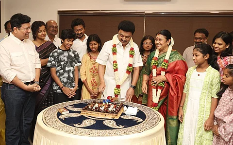 குடும்பத்துடன் பிறந்தநாள் கொண்டாடிய முதல்வர் ஸ்டாலின்