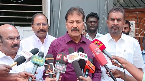 செய்தியாளர்களிடம் பேசிய கிருஷ்ணசாமி