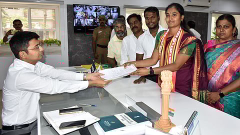 தமிழகத்தில் மொத்தம் 1,403 பேர் வேட்புமனு தாக்கல்!
