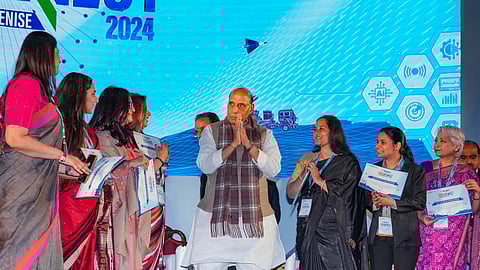 ‘அதிதி’ திட்டம்: ராஜ்நாத் சிங் 
தொடங்கி வைத்தாா்