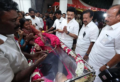 புகழேந்தியின் உடலுக்கு முதல்வர் ஸ்டாலின் நேரில் அஞ்சலி