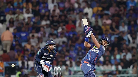 குஜராத் டைட்டன்ஸுக்கு 164 ரன்கள் இலக்கு!