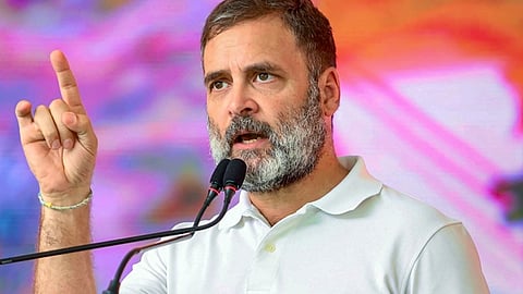 பிரசார மேடையில் ராகுல் காந்தி