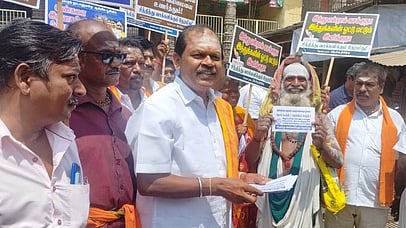 பெரியாா் சிலை சேதப்படுத்தப்பட்ட வழக்கு: திருச்சி நீதிமன்றத்தில் அா்ஜுன் சம்பத் ஆஜா்! இருதரப்பினரிடையே தள்ளு-முள்ளு!!