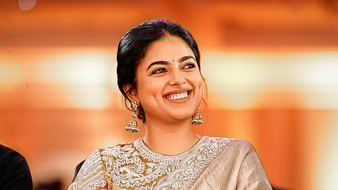 வெந்து தணிந்தது காடு படம் மூலம் தமிழ் சினிமாவில் அறிமுகமான சித்தி இத்னானி.