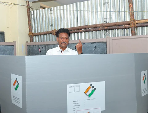 வாக்களித்த விஐபிக்கள்!