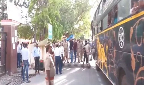சட்டவிரோதமாக அழைத்துச் செல்லப்பட்ட 95 குழந்தைகள் அயோத்தியில் மீட்பு