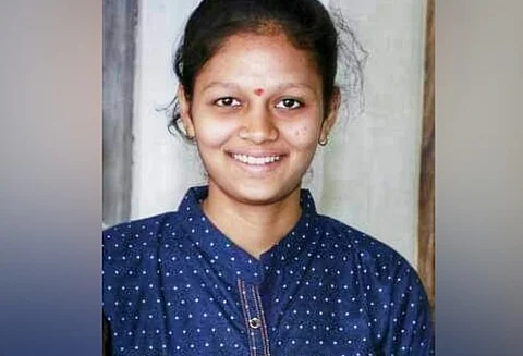 ஹூபள்ளி கல்லூரி வளாகத்தில் மாணவி குத்திக்கொலை: இளைஞர் கைது