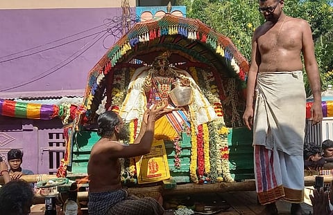 நீடாமங்கலம் சந்தானராமர் கோயிலில் வெண்ணைத்தாழி பல்லக்கில் நவநீத சேவையாக எழுந்தருளிய ஸ்ரீராமர்.