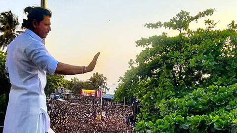 ரசிகர்களிடம் வருத்தம் தெரிவித்த ஷாருக் கான்