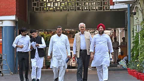 காங். தலைவர்கள் சல்மான் குர்ஷித், முகுல் வாஸ்னிக், பவன் கேரா மற்றும் குர்தீப் சப்பல்