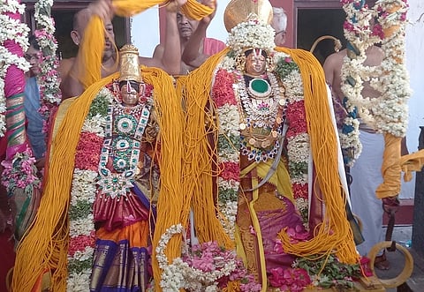 திருக்கல்யாண கோலத்தில் அருள்பாலித்த சீதாபிராட்டியாா், ஸ்ரீராமா்.