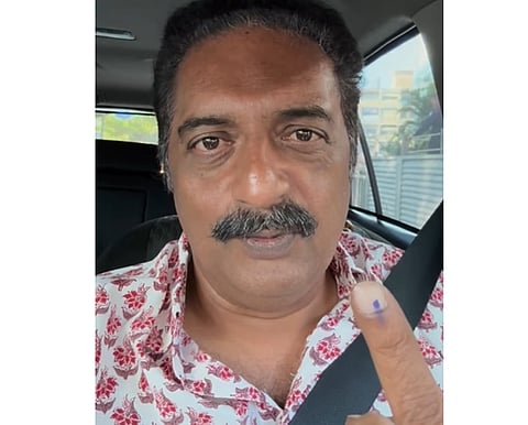 வாக்களித்தார் நடிகர் பிரகாஷ்ராஜ்!