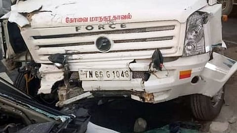 விபத்தி சிக்கிய காவல்துறை வாகனம்