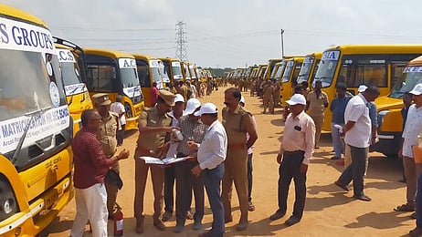 ஆரணியில் தனியாா் பள்ளி வாகனங்கள் கூட்டாய்வு