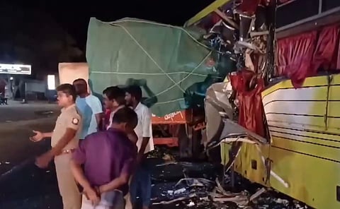 செங்கல்பட்டு: அடுத்தடுத்து வாகனங்கள் மோதியதில் 4 பேர் பலி; 20 பேர் படுகாயம்!