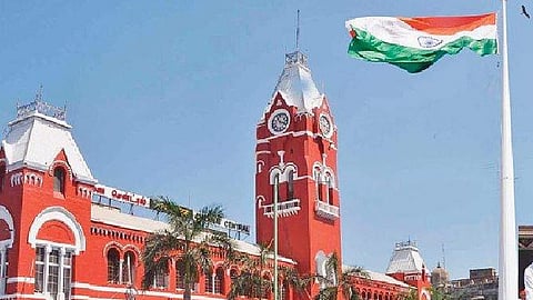 சென்னை சென்ட்ரல் ரயில் நிலையம்.